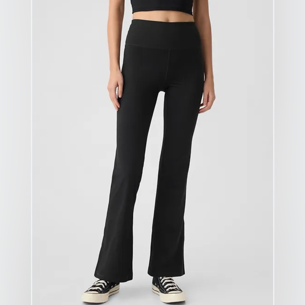Gapfit medium flare black Flared Leggings NWOT